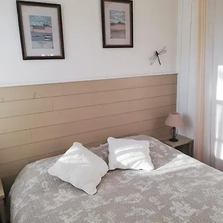 Les De La Loge Bed & Breakfast 3*