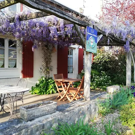 Les De La Loge Bed & Breakfast 3*